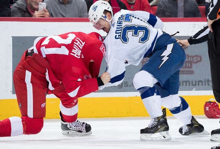 Tatar opäť zhodil rukavice. Ako dopadla jeho druhá bitka v NHL?